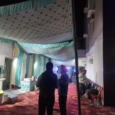 Bed and Breakfast Roop Niwas Amritsar Exterior foto