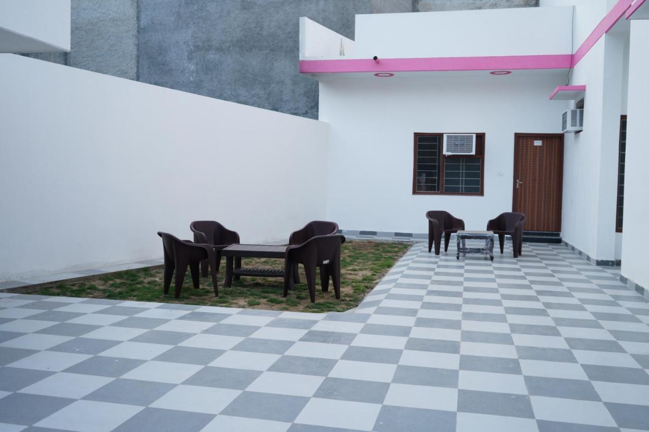Bed and Breakfast Roop Niwas Amritsar Exterior foto