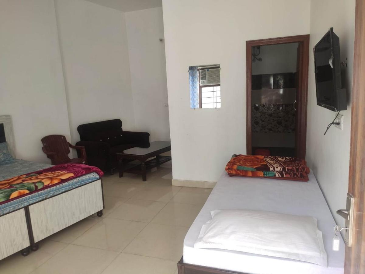 Bed and Breakfast Roop Niwas Amritsar Exterior foto
