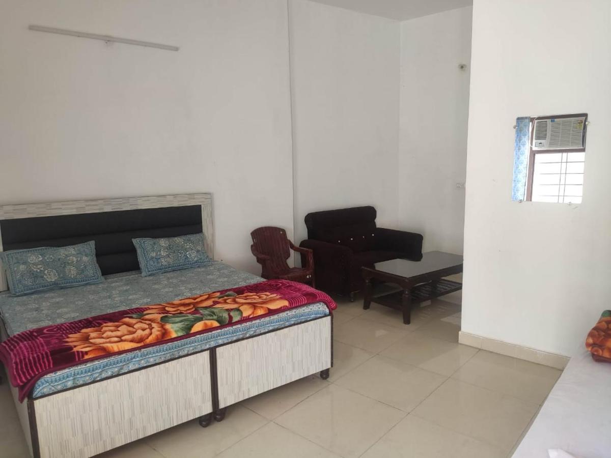 Bed and Breakfast Roop Niwas Amritsar Exterior foto