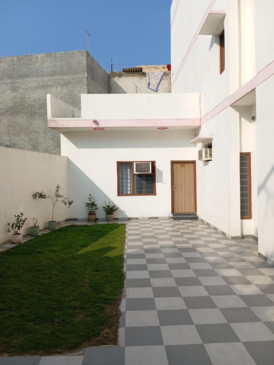 Bed and Breakfast Roop Niwas Amritsar Exterior foto